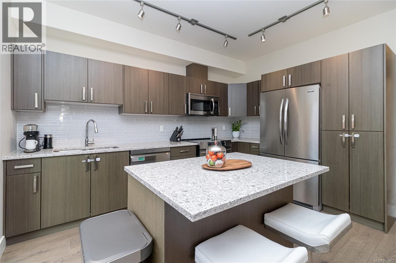 5 1900 Watkiss Way, View Royal