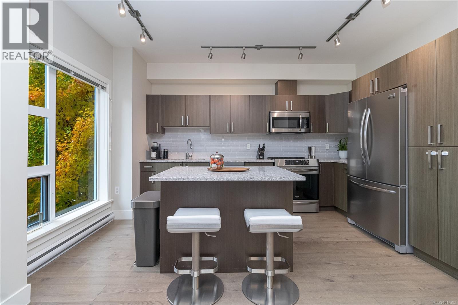5 1900 Watkiss Way, View Royal