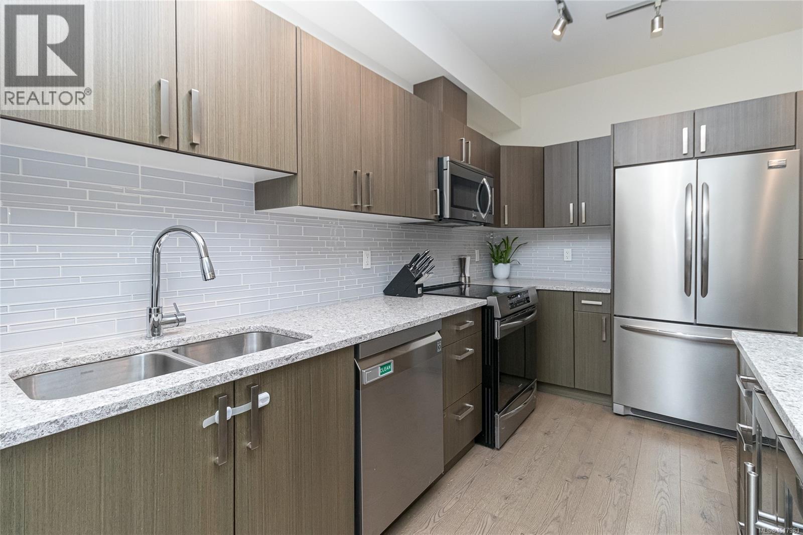 5 1900 Watkiss Way, View Royal