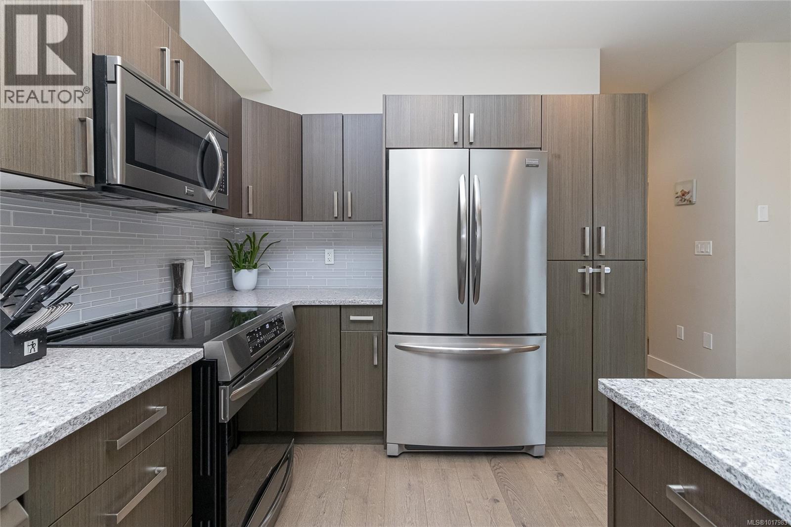 5 1900 Watkiss Way, View Royal