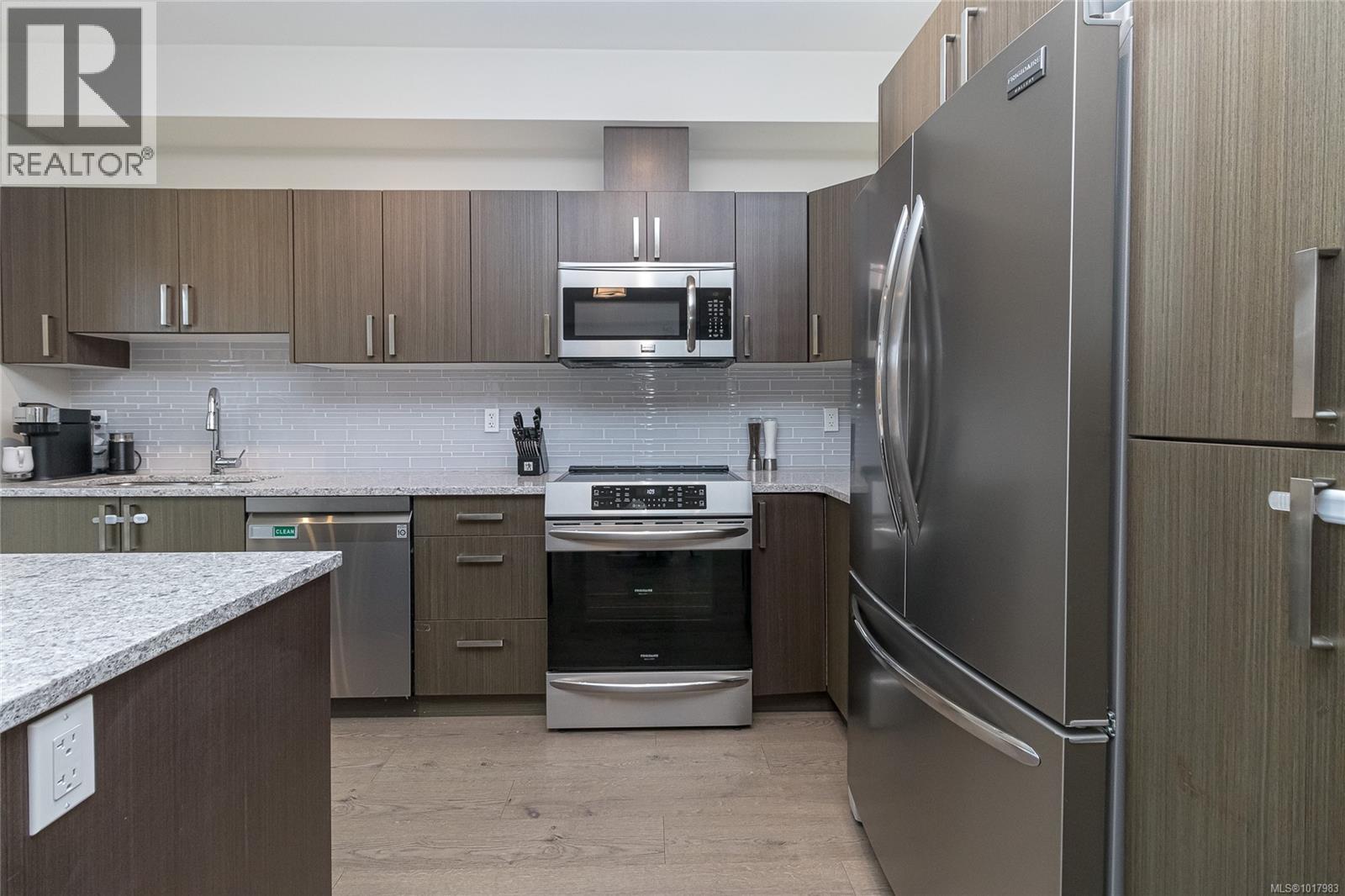 5 1900 Watkiss Way, View Royal