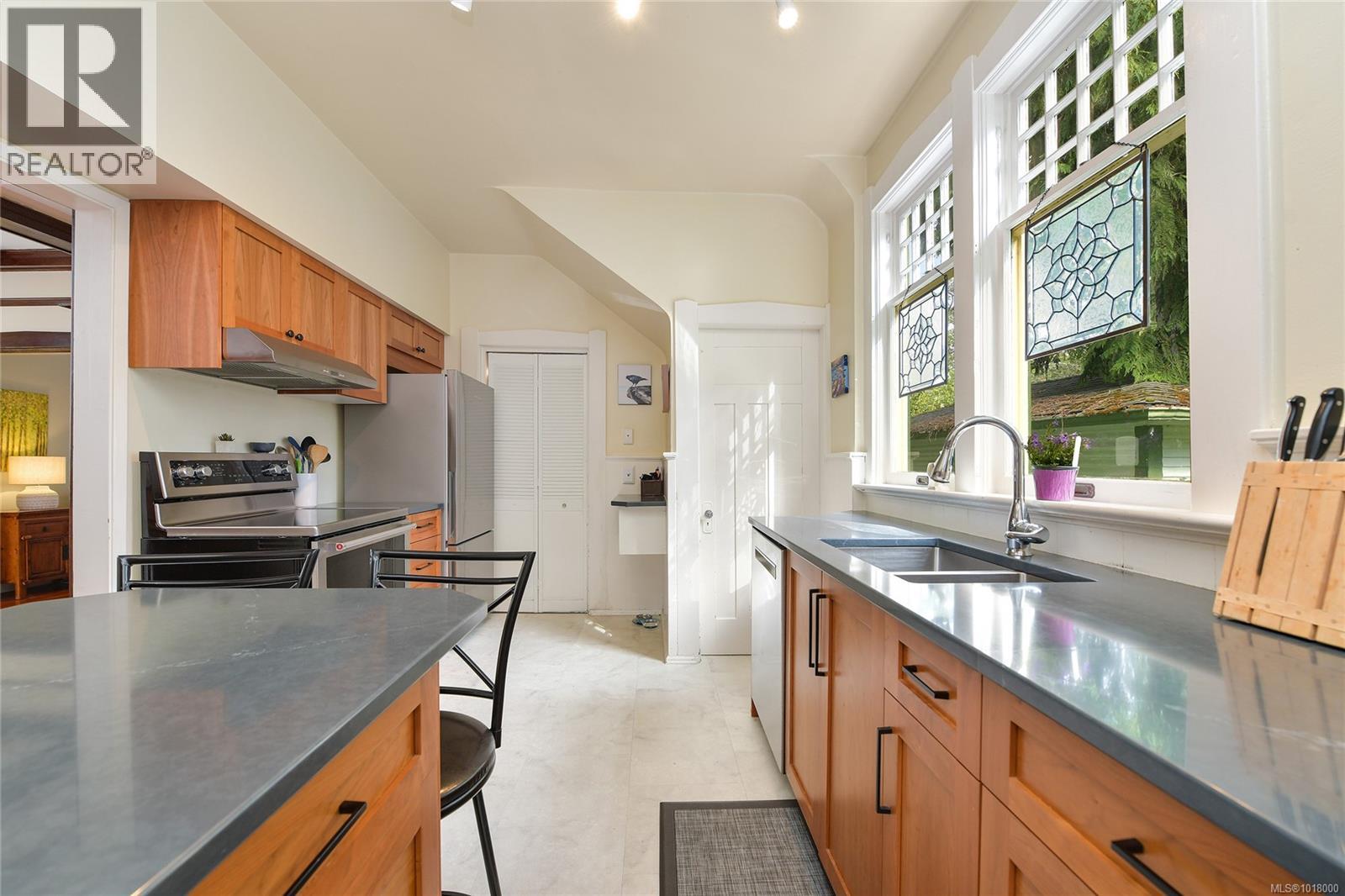 1038 Chamberlain St, Victoria