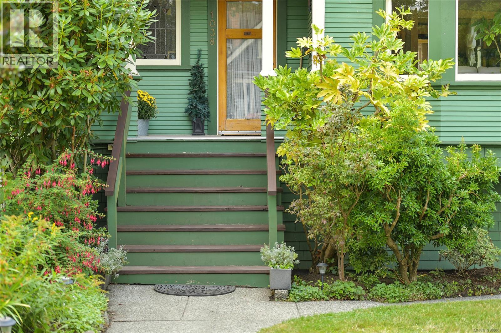 1038 Chamberlain St, Victoria