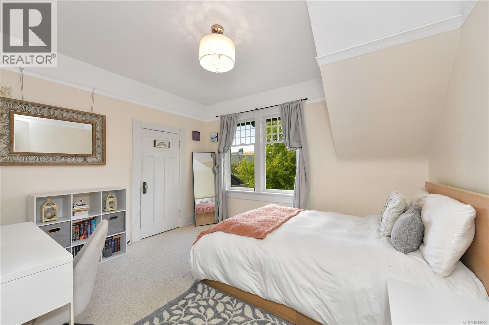 1038 Chamberlain St, Victoria