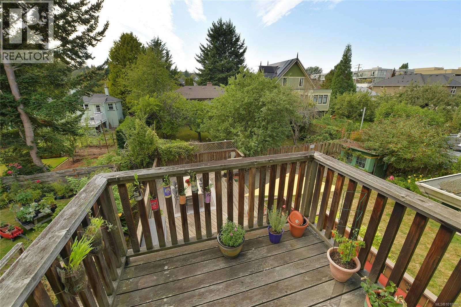 1038 Chamberlain St, Victoria