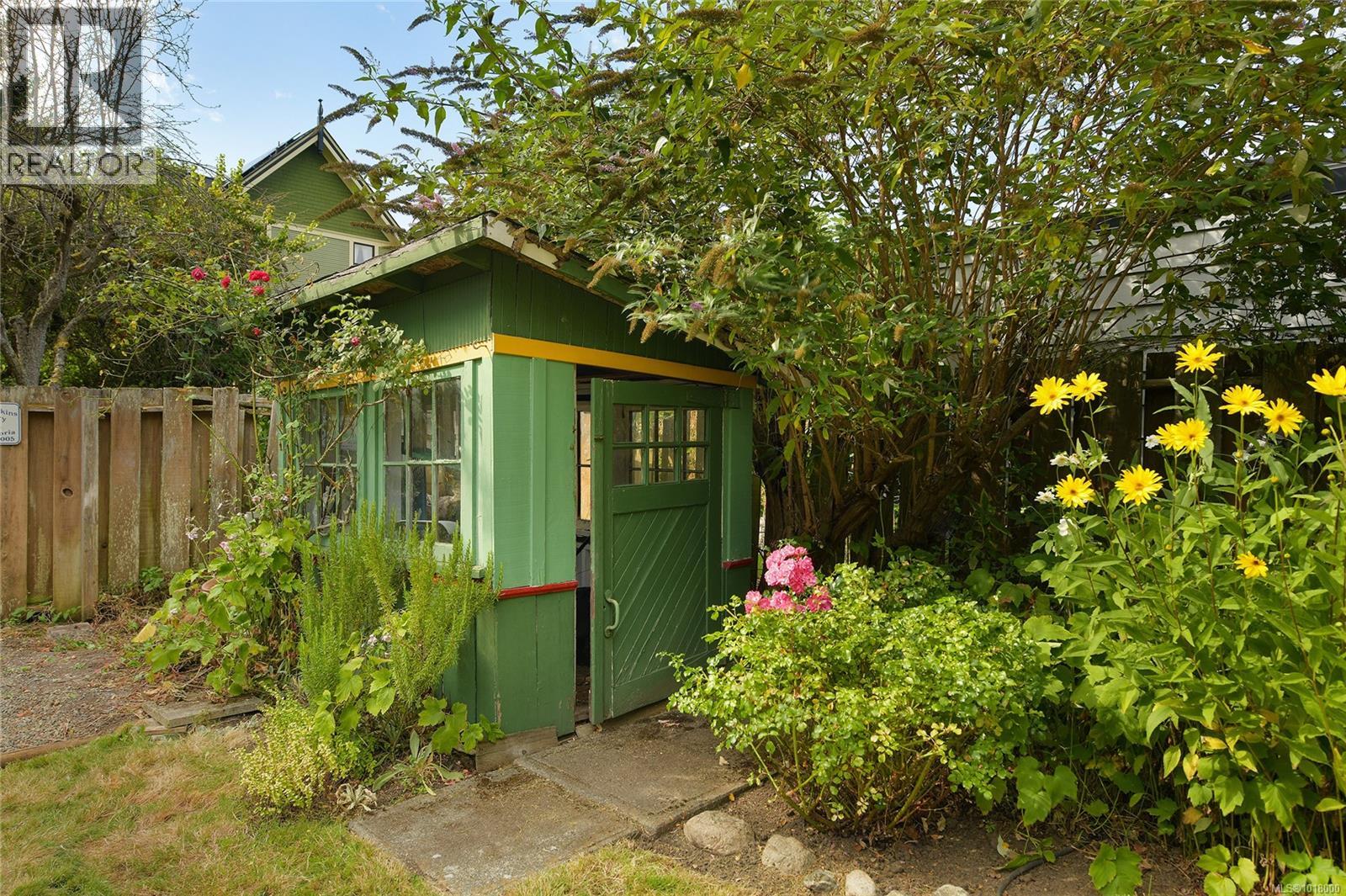 1038 Chamberlain St, Victoria