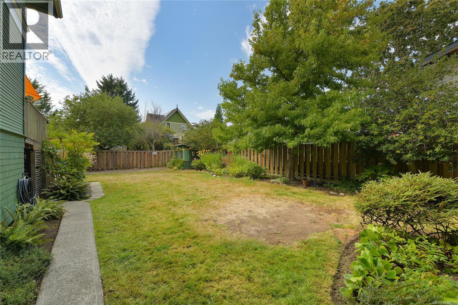 1038 Chamberlain St, Victoria