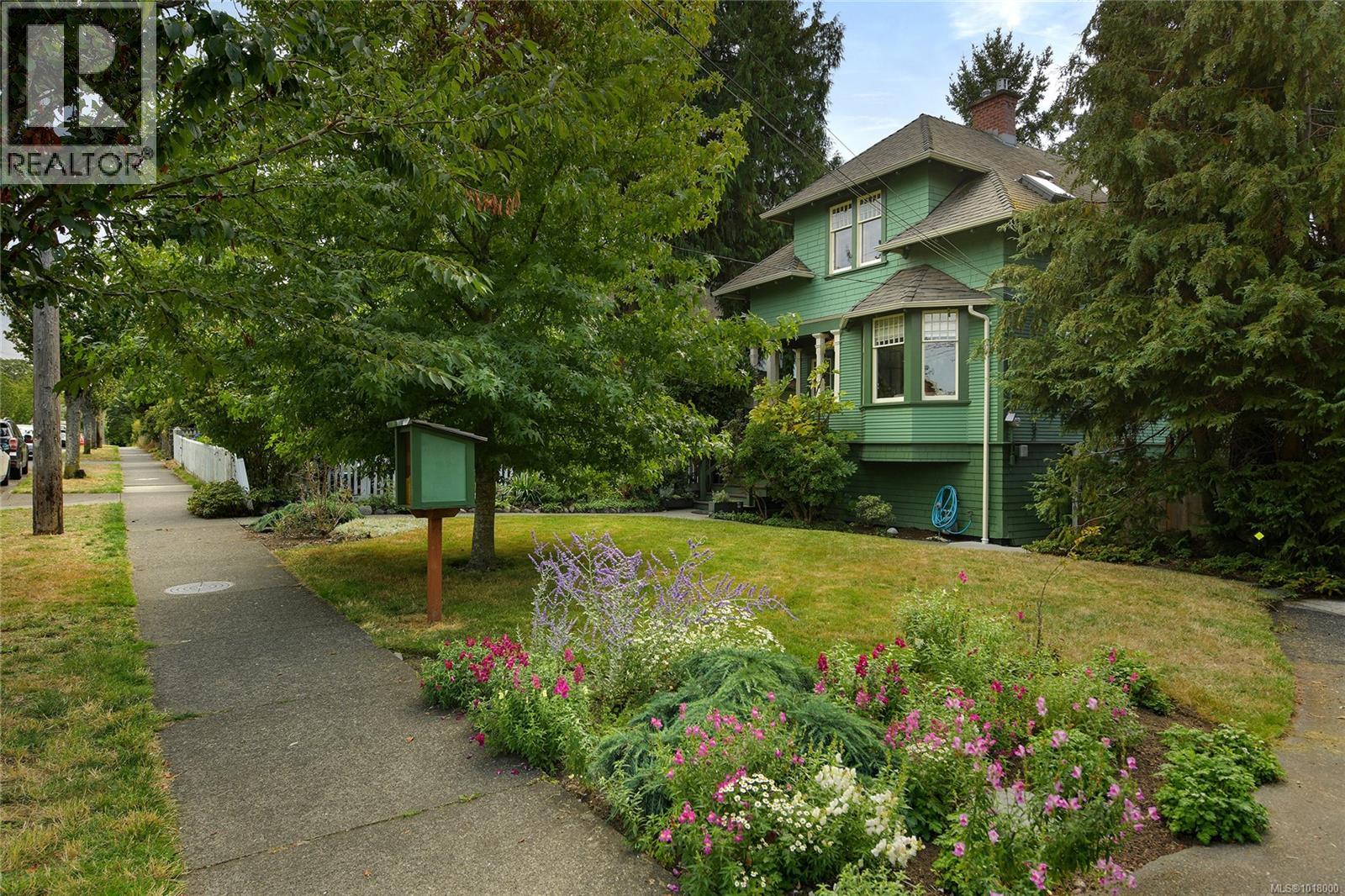 1038 Chamberlain St, Victoria