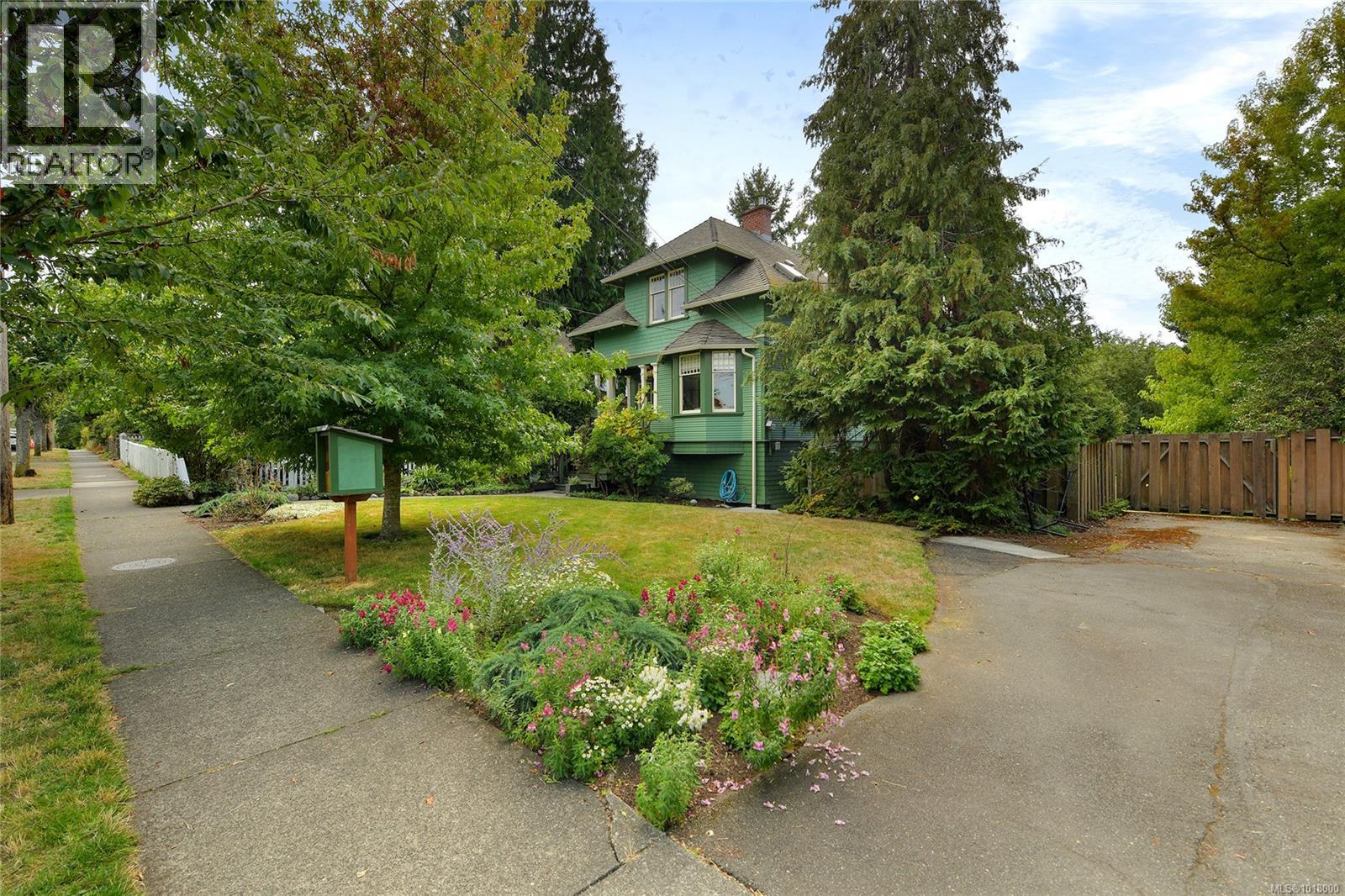 1038 Chamberlain St, Victoria