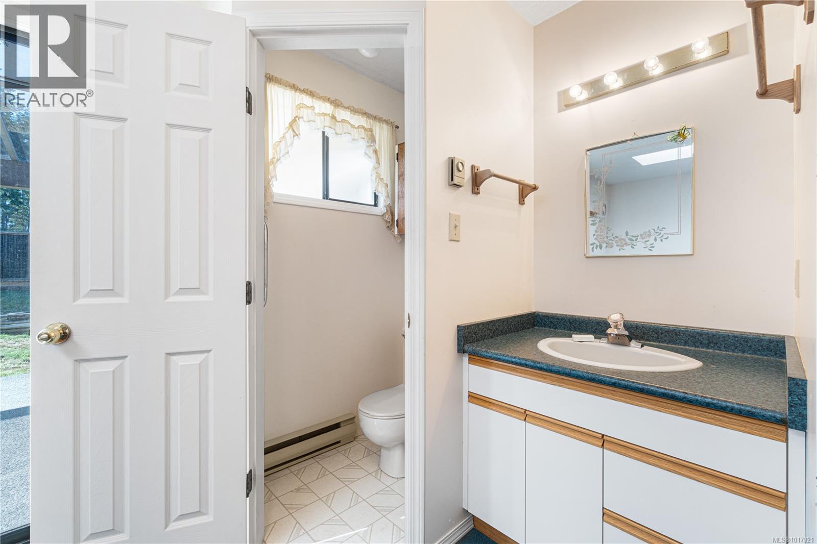 7431 Andrea Cres, Lantzville