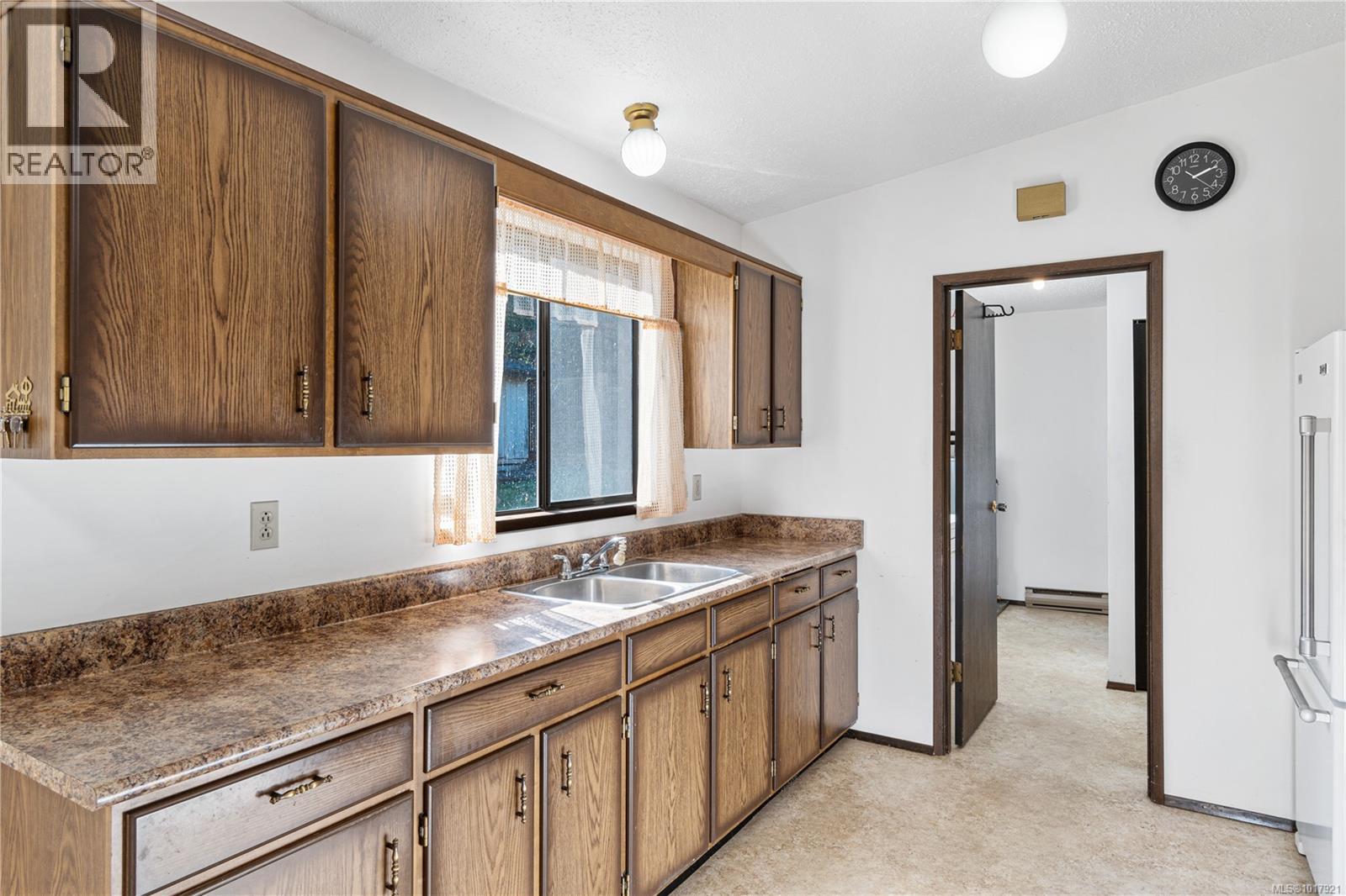 7431 Andrea Cres, Lantzville