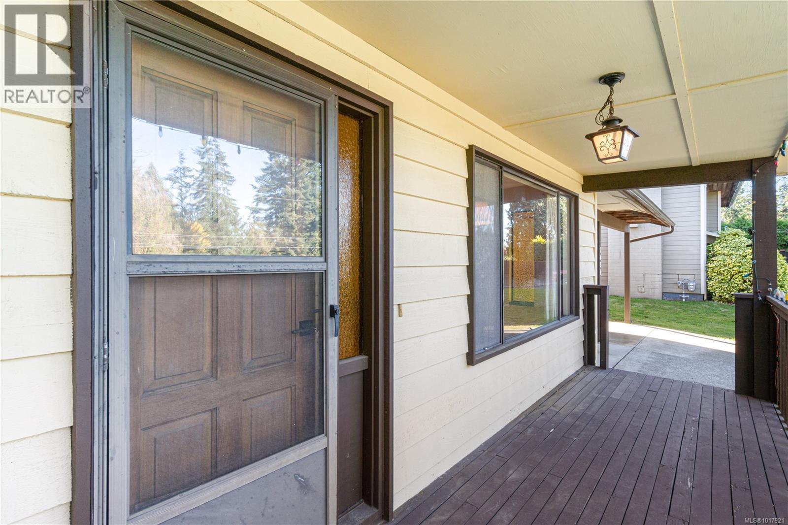 7431 Andrea Cres, Lantzville