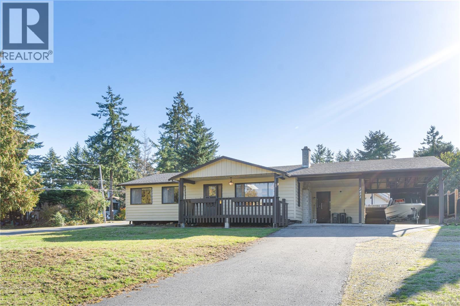 7431 Andrea Cres, Lantzville