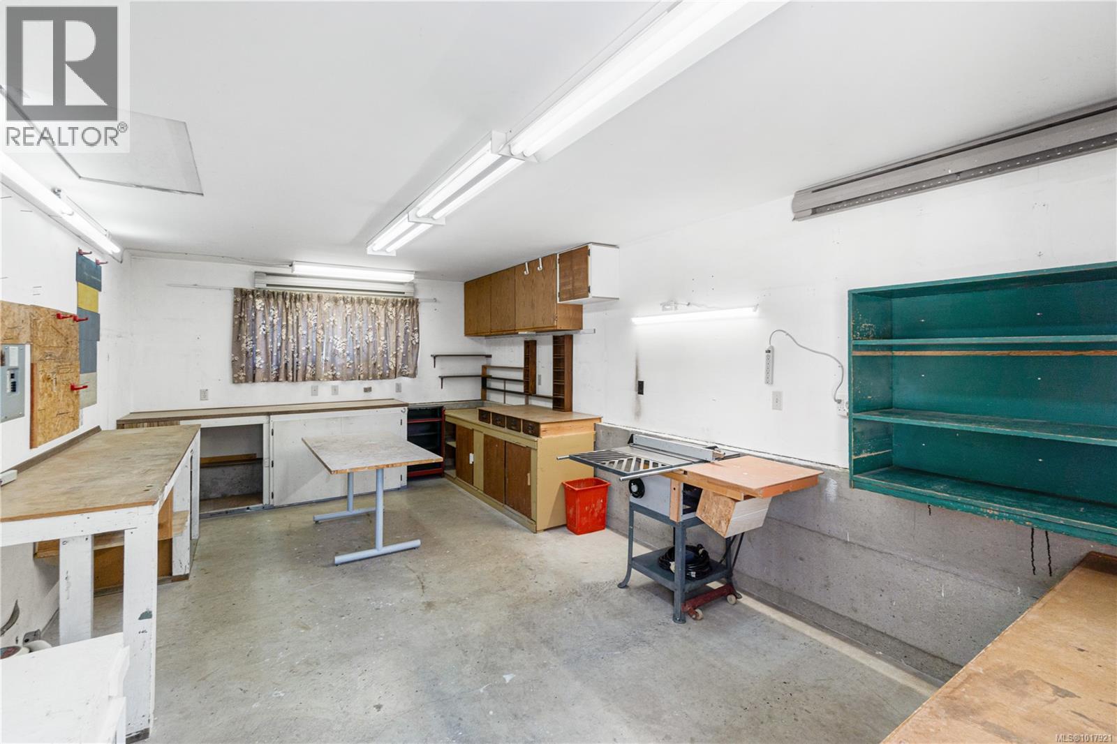 7431 Andrea Cres, Lantzville