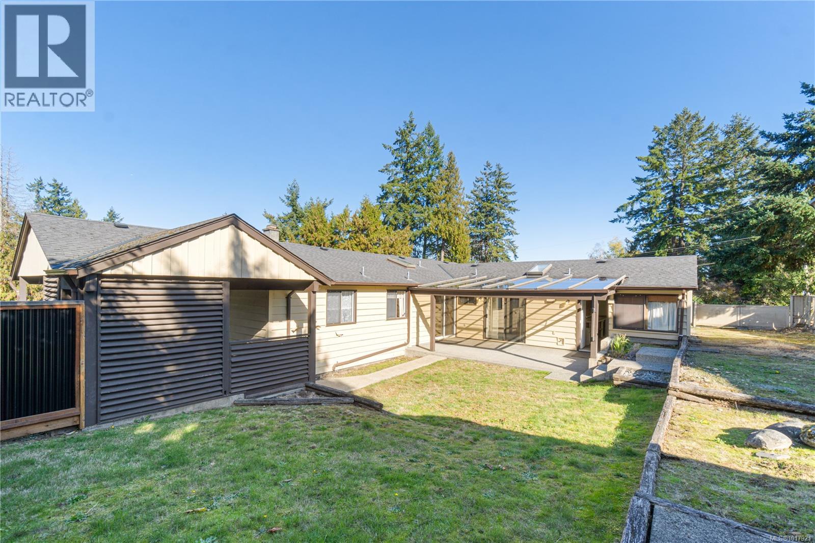 7431 Andrea Cres, Lantzville