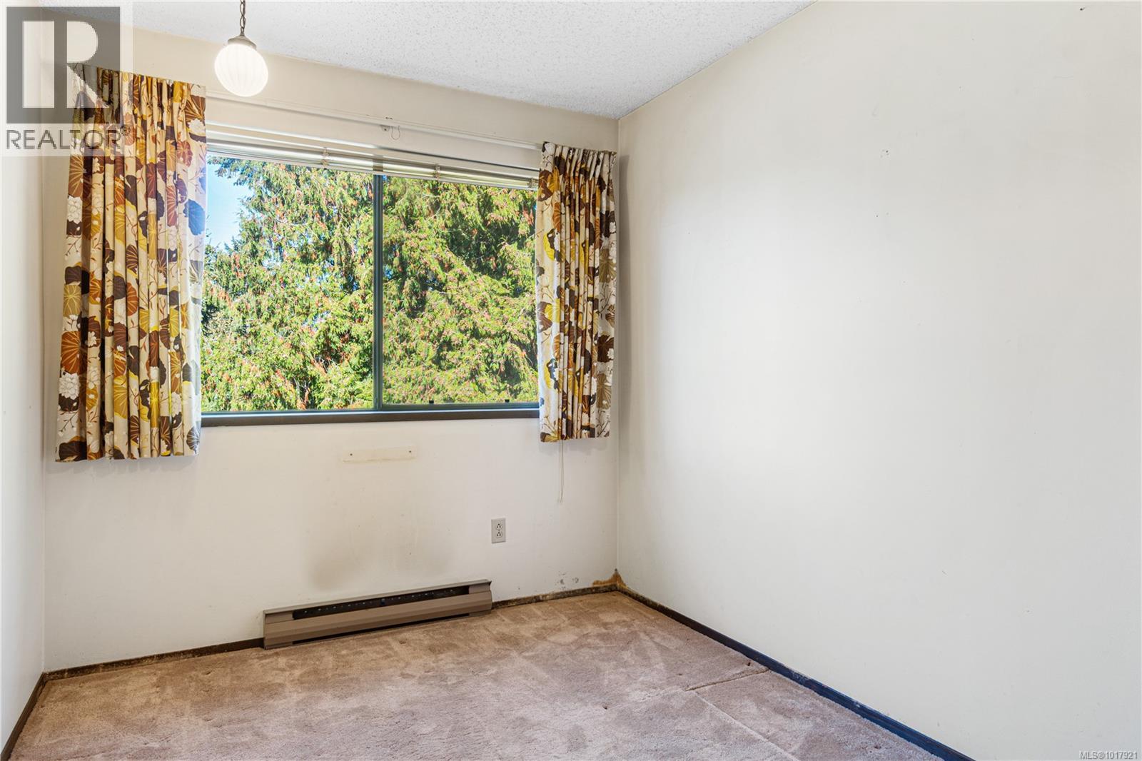 7431 Andrea Cres, Lantzville