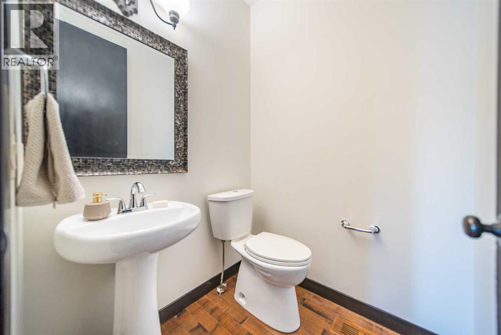 Single Family House for Sale in  Quarry Way SE Douglasdale/Glen Calgary 