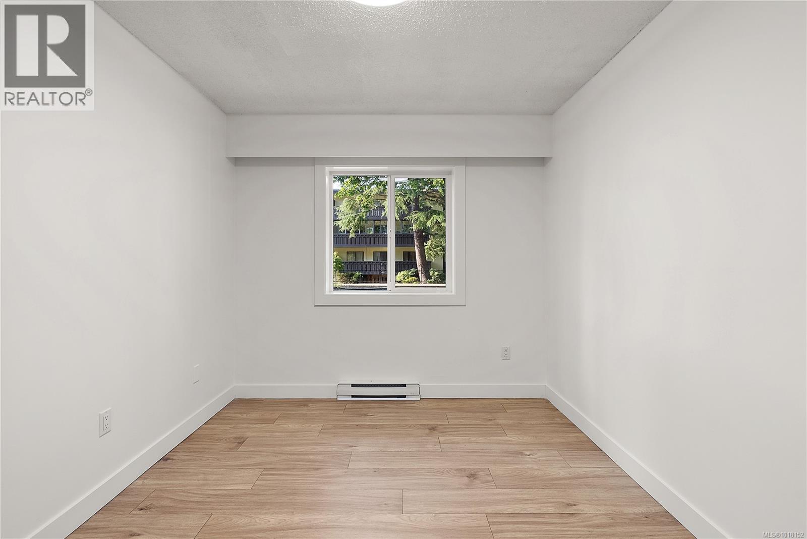 101 1124 Esquimalt Rd, Esquimalt