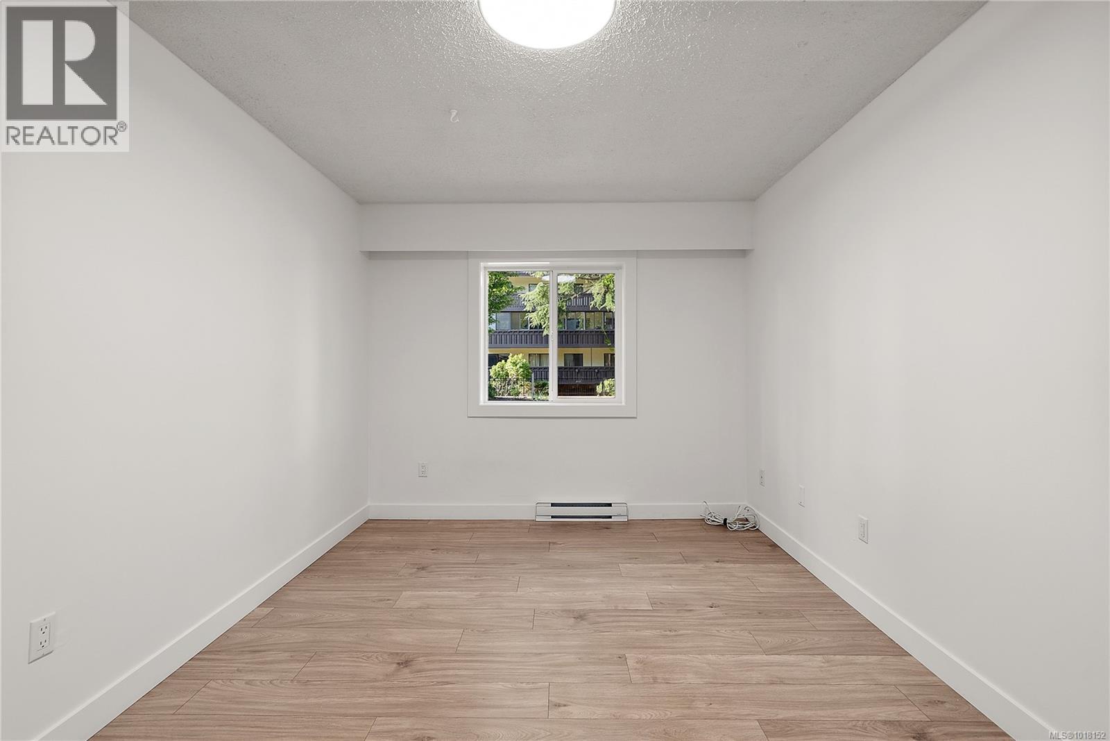 101 1124 Esquimalt Rd, Esquimalt