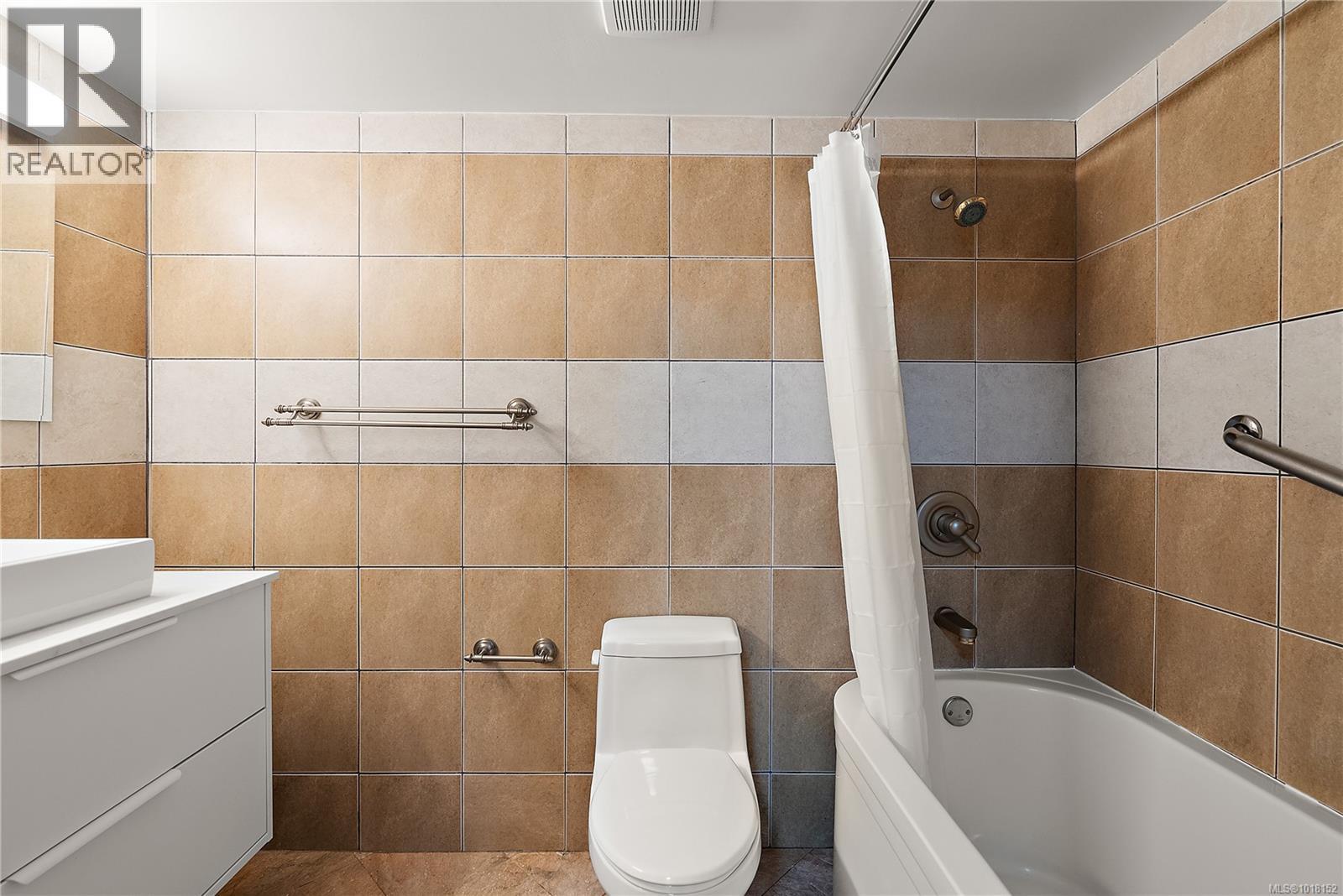 101 1124 Esquimalt Rd, Esquimalt