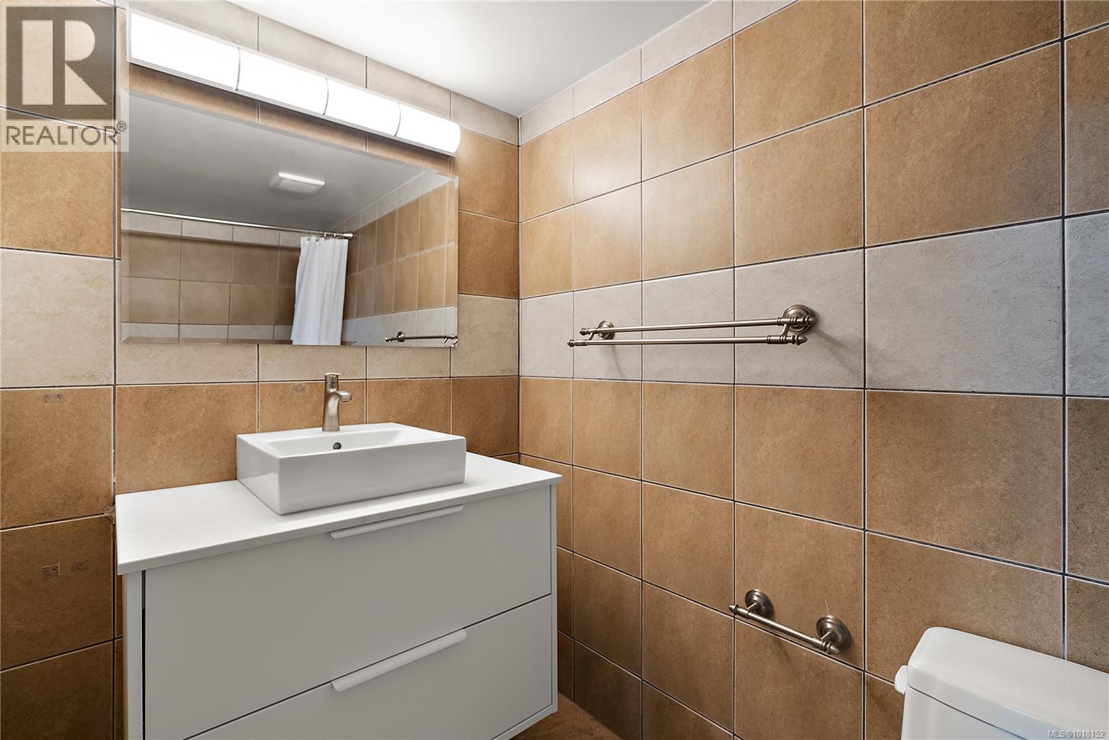 101 1124 Esquimalt Rd, Esquimalt