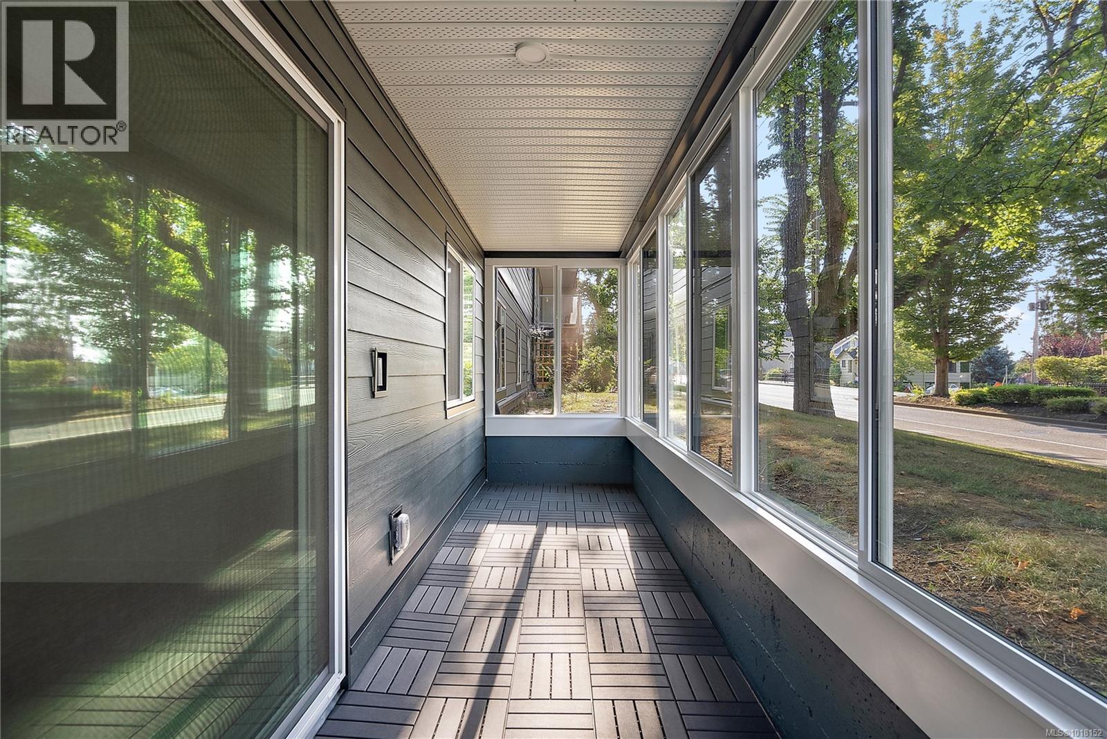 101 1124 Esquimalt Rd, Esquimalt