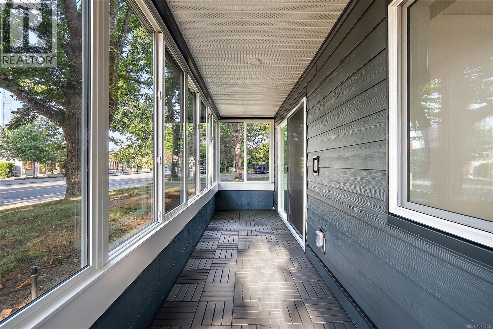 101 1124 Esquimalt Rd, Esquimalt