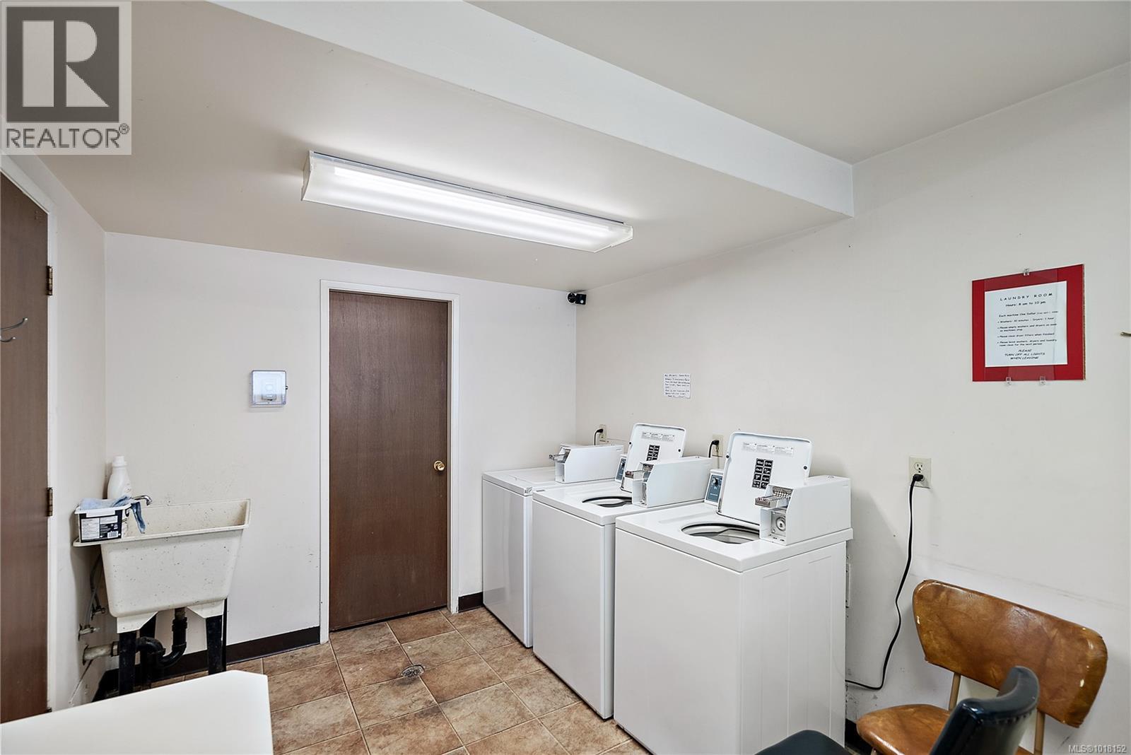 101 1124 Esquimalt Rd, Esquimalt