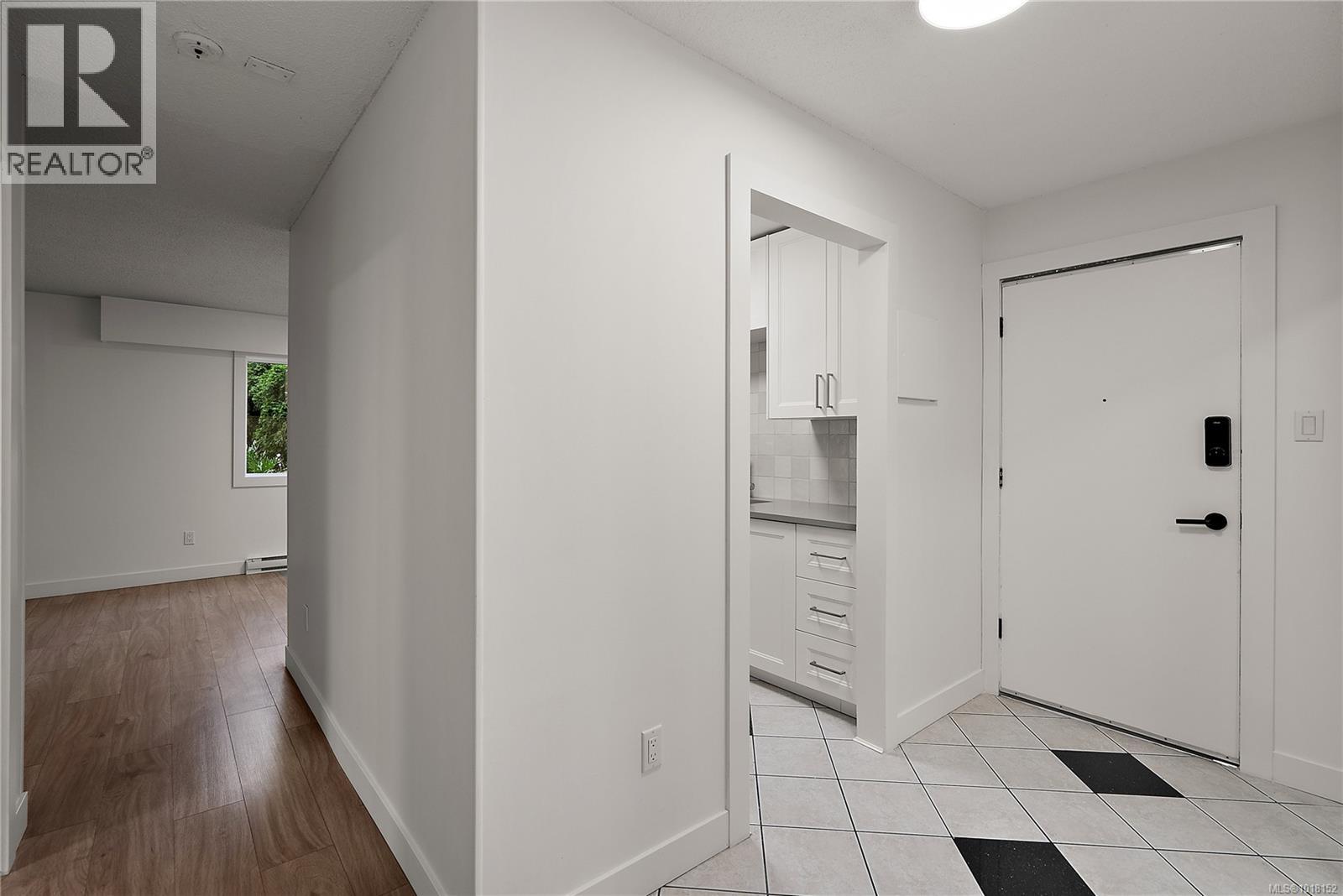 101 1124 Esquimalt Rd, Esquimalt