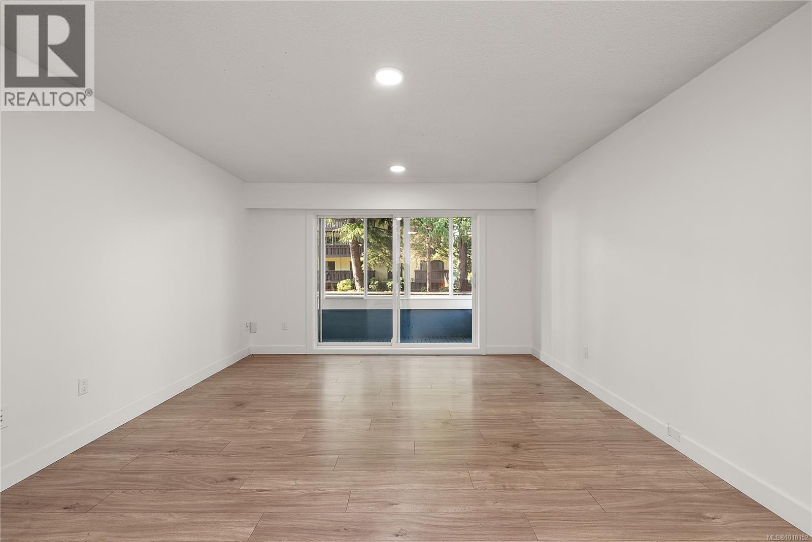 101 1124 Esquimalt Rd, Esquimalt