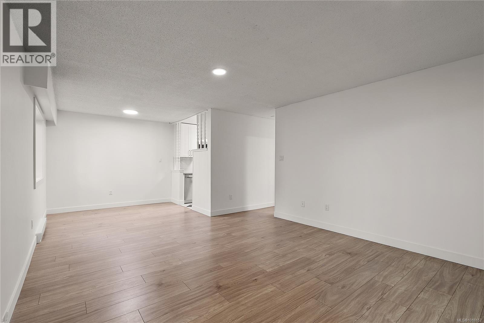 101 1124 Esquimalt Rd, Esquimalt