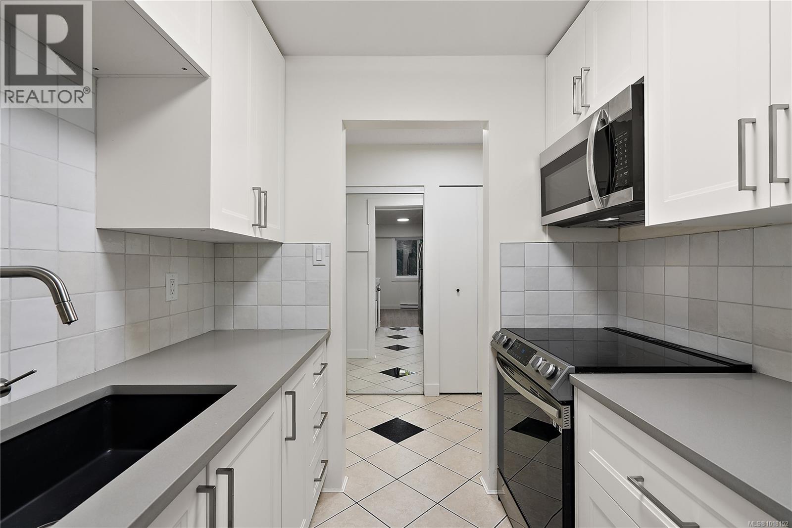 101 1124 Esquimalt Rd, Esquimalt