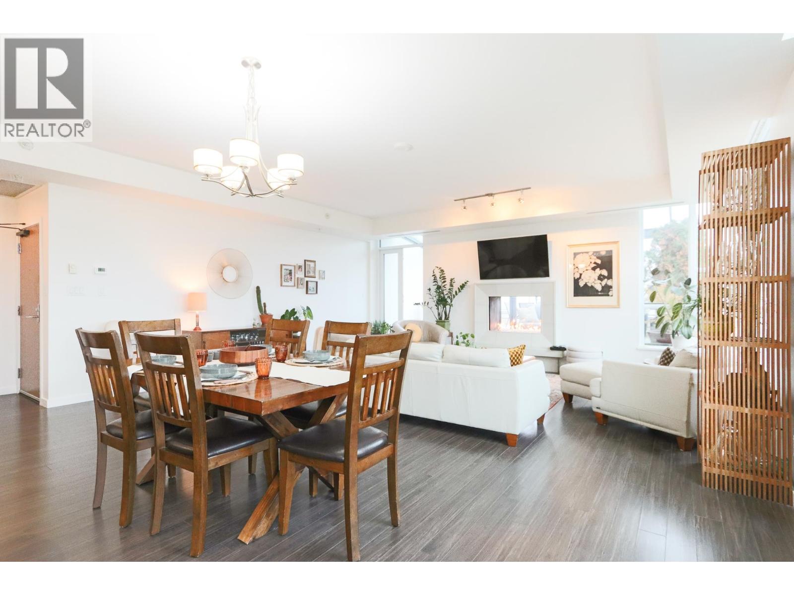 2202 2200 DOUGLAS ROAD, Burnaby