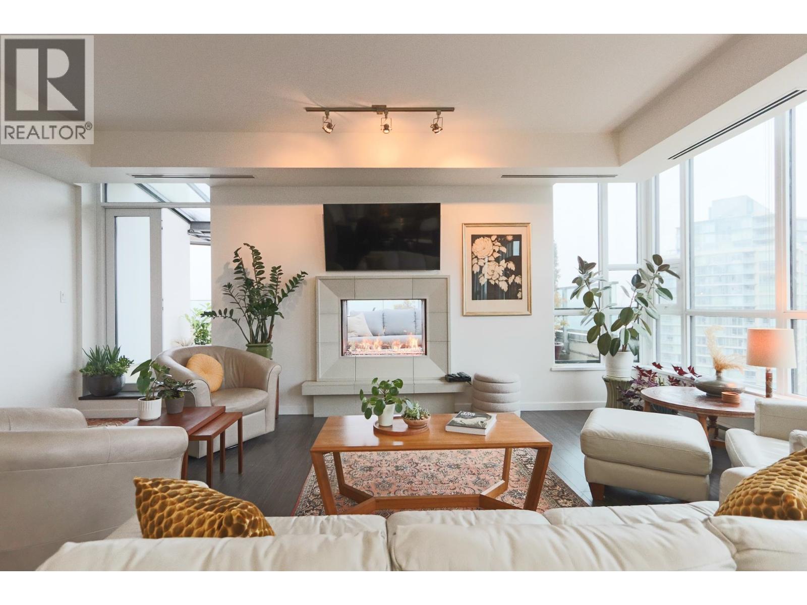 2202 2200 DOUGLAS ROAD, Burnaby