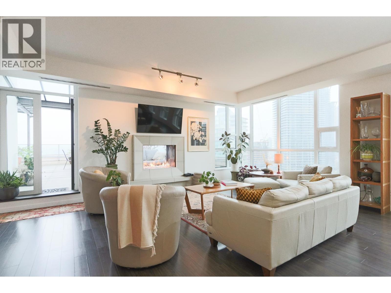 2202 2200 DOUGLAS ROAD, Burnaby