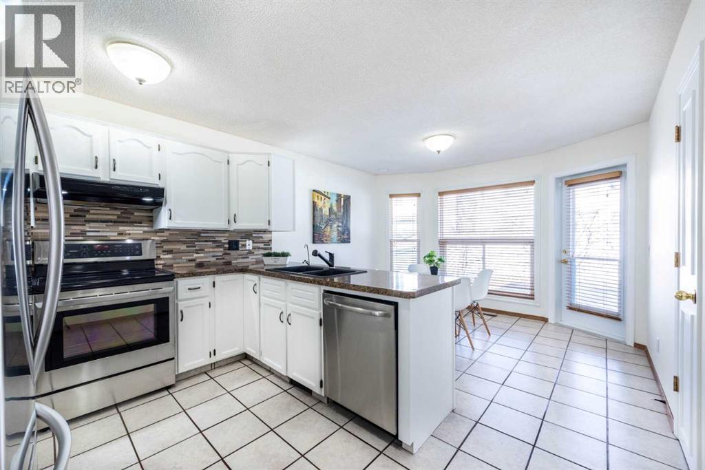 Single Family House Bungalow for Sale in  Douglas Woods Drive SE Douglasdale/Glen Calgary 