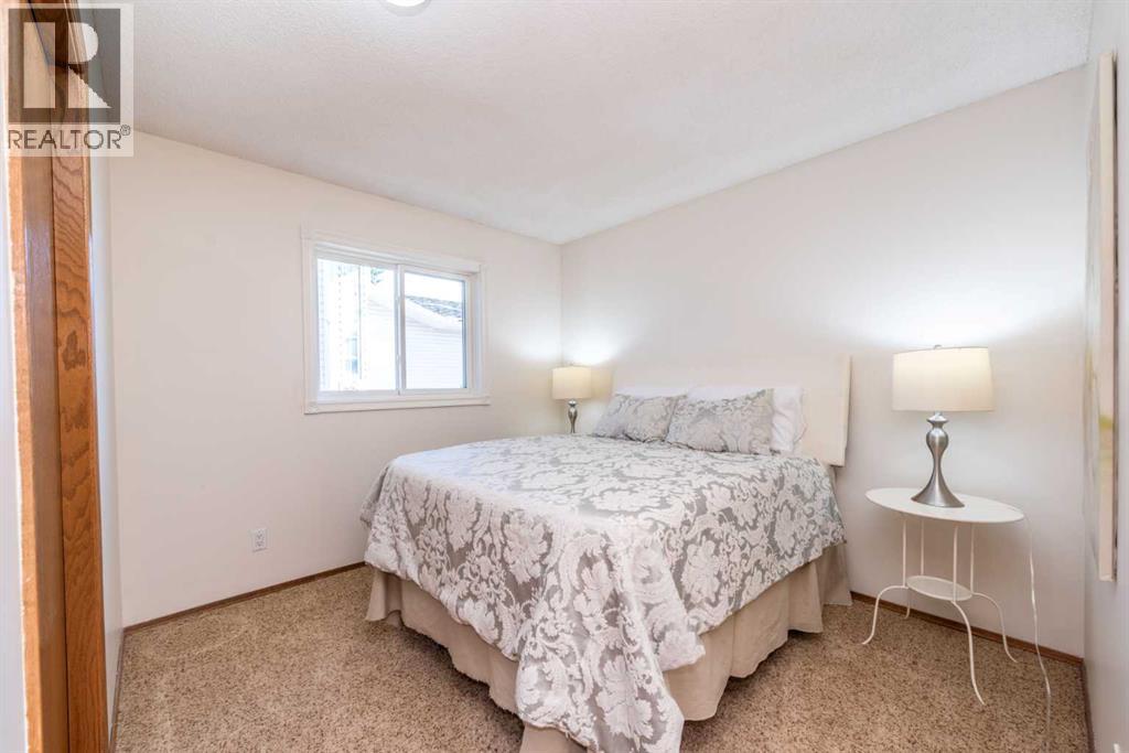 Single Family House Bungalow for Sale in  Douglas Woods Drive SE Douglasdale/Glen Calgary 