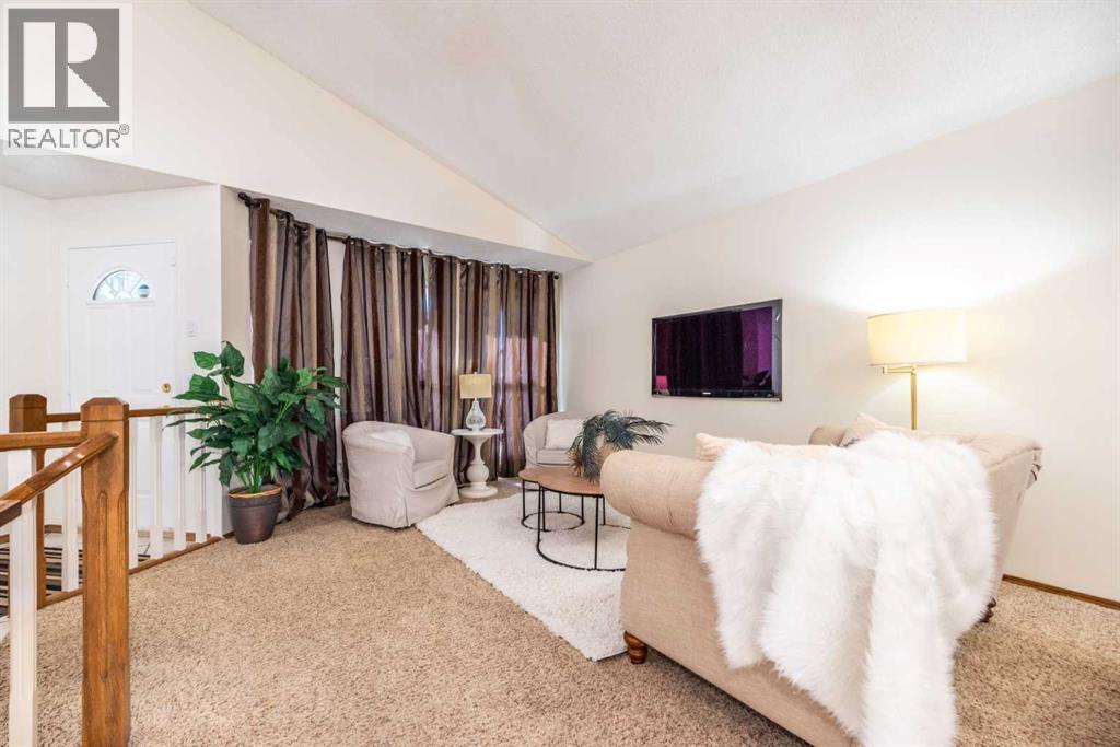 Single Family House Bungalow for Sale in  Douglas Woods Drive SE Douglasdale/Glen Calgary 
