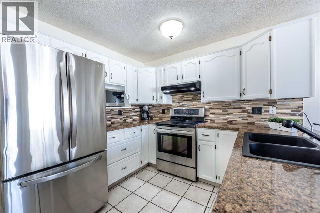Single Family House Bungalow for Sale in  Douglas Woods Drive SE Douglasdale/Glen Calgary 