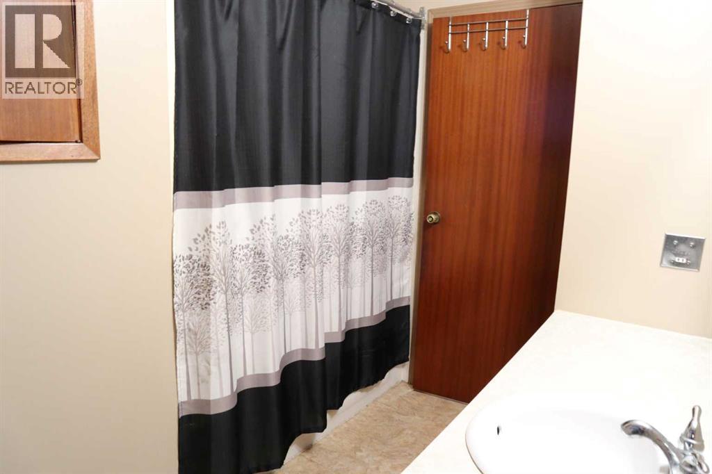 Single Family House Bungalow for Sale in   Avenue Parkdale Wetaskiwin 
