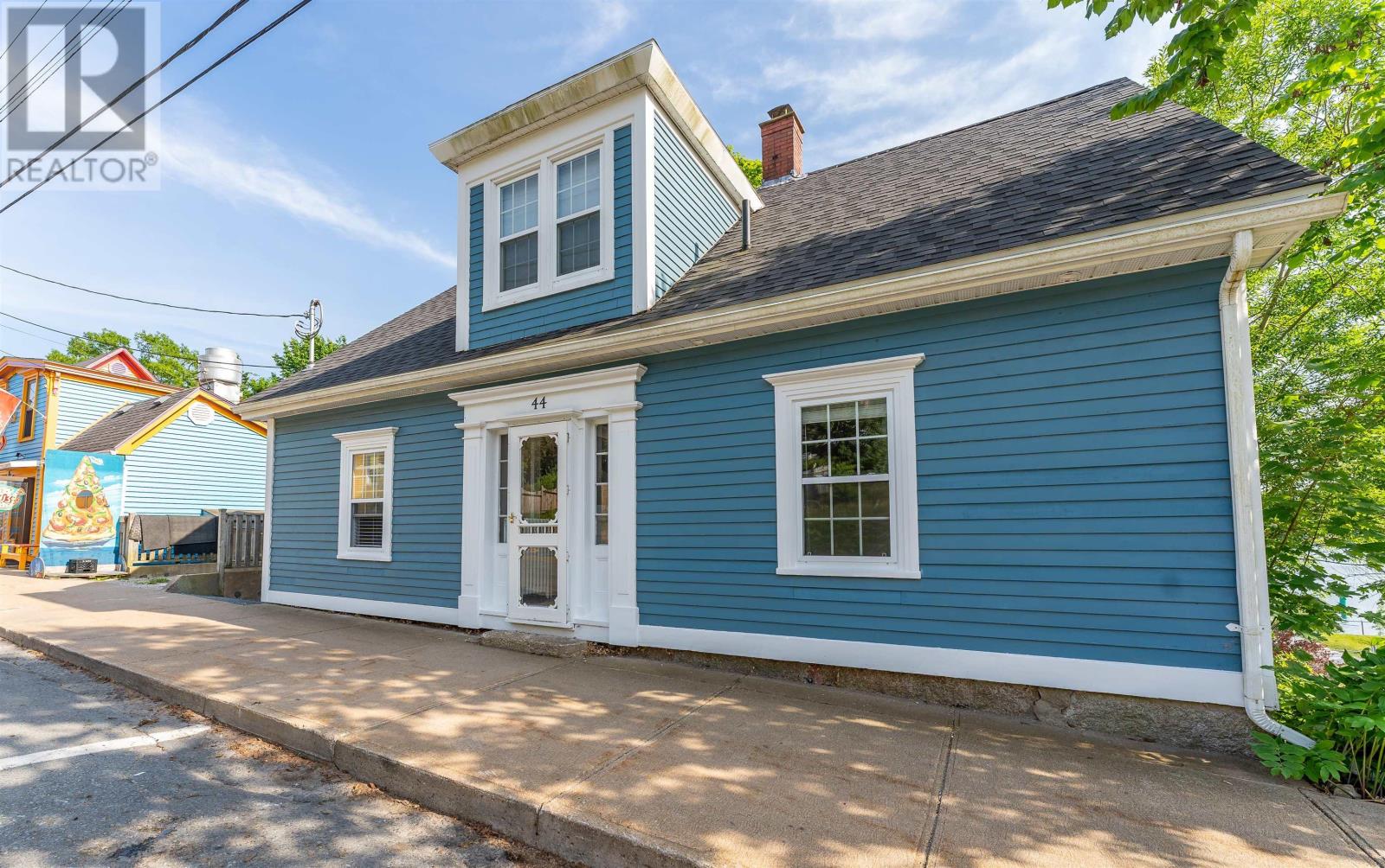 Property 7 of 38 of 44 Montague Street