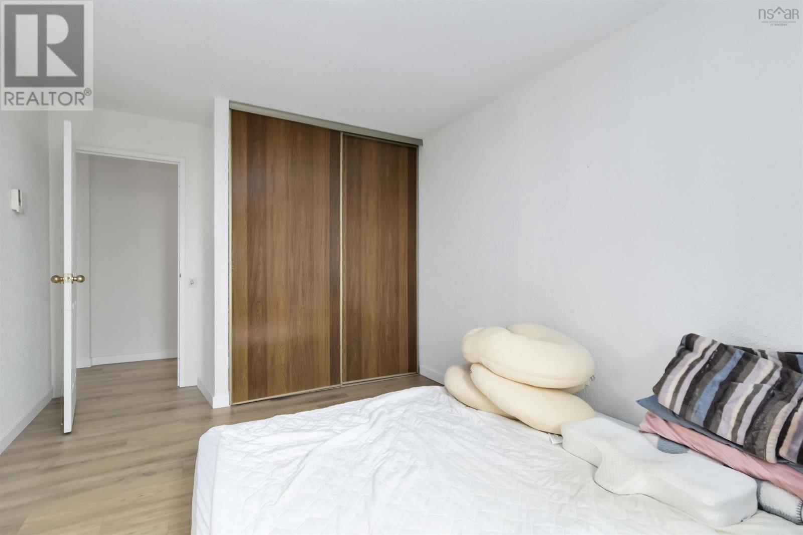 Property 17 of 21 of 406 5572 Northridge Road