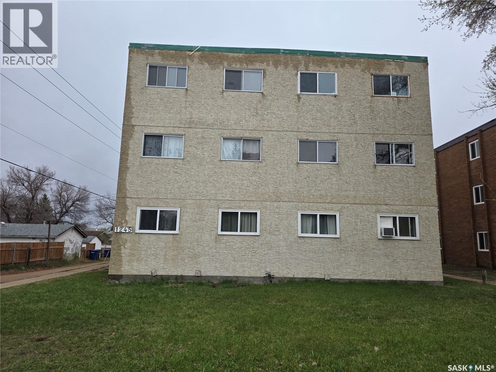 1245 12TH AVENUE SW - Photo 2 of 27, Moose Jaw, Saskatchewan