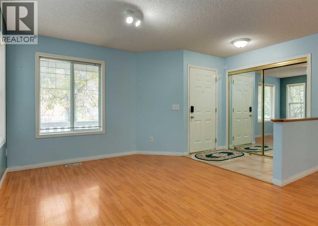 Single Family House for Sale in   Avenue NE Tuxedo Park Calgary 