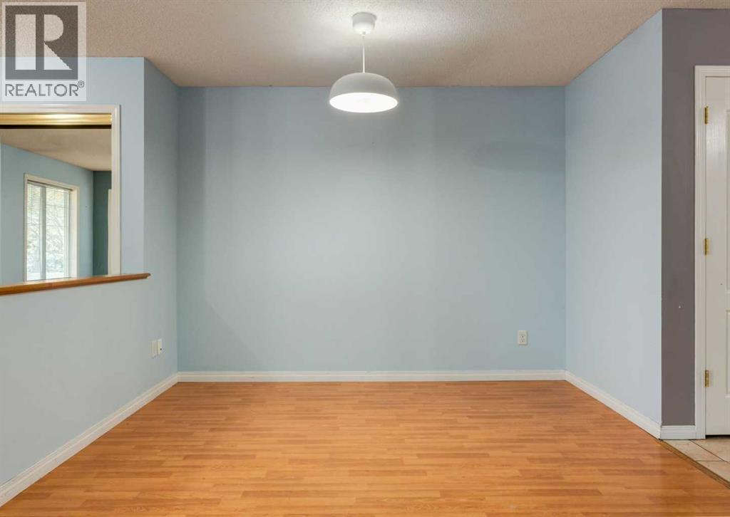 Single Family House for Sale in   Avenue NE Tuxedo Park Calgary 