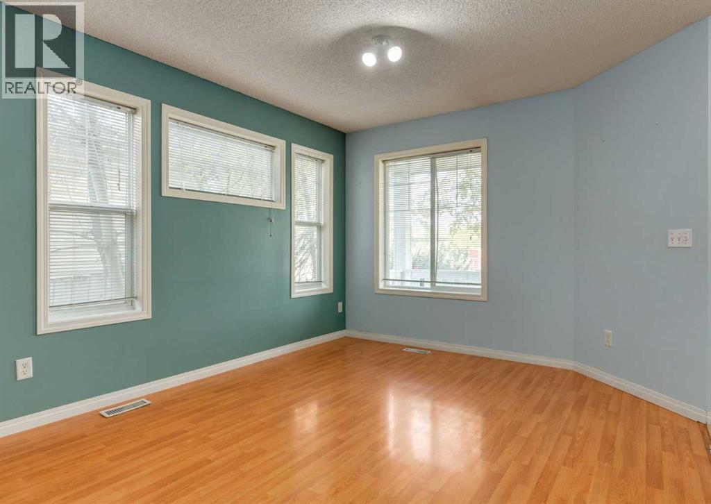 Single Family House for Sale in   Avenue NE Tuxedo Park Calgary 