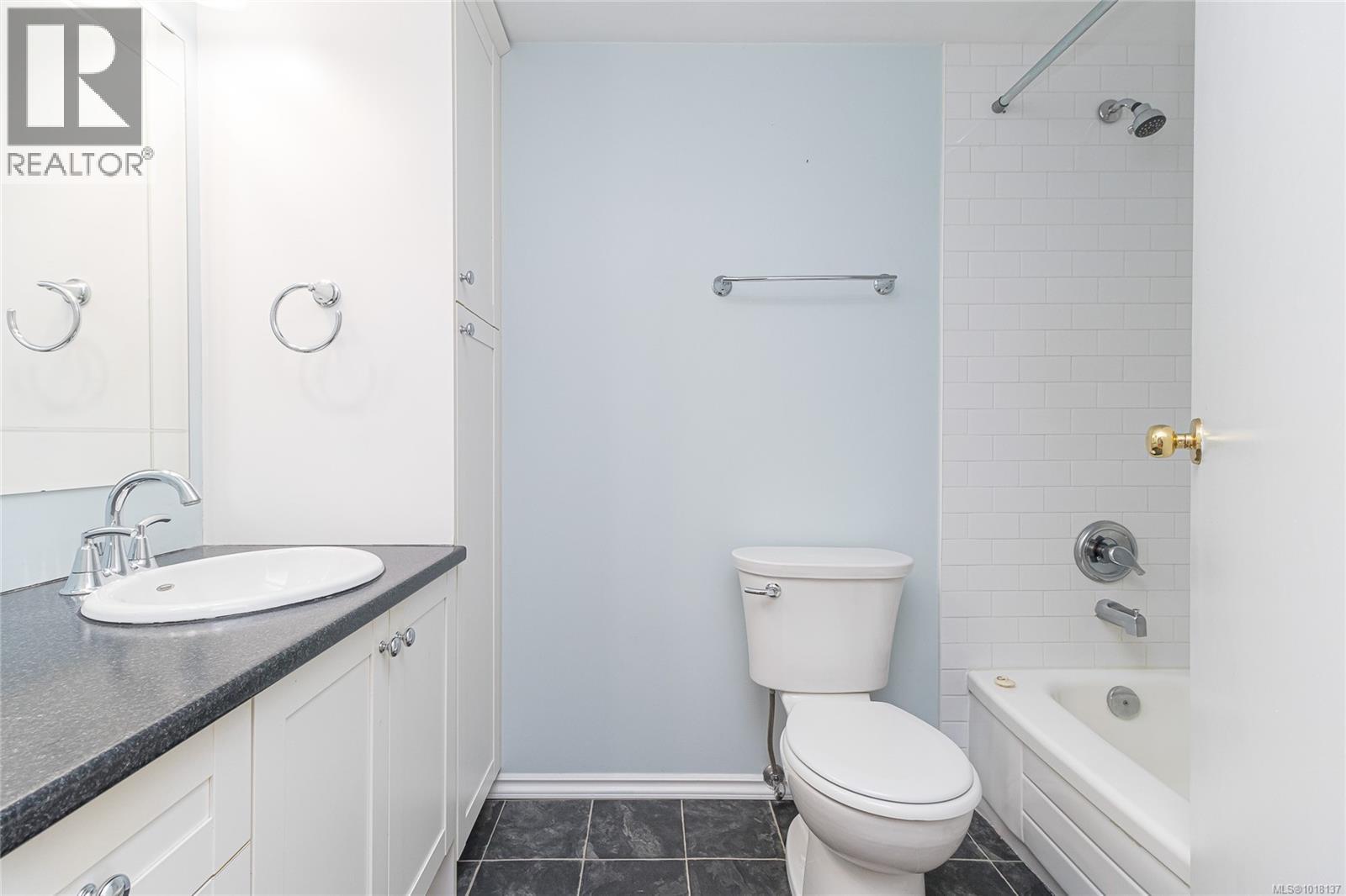 412 1655 Begbie Street, Victoria