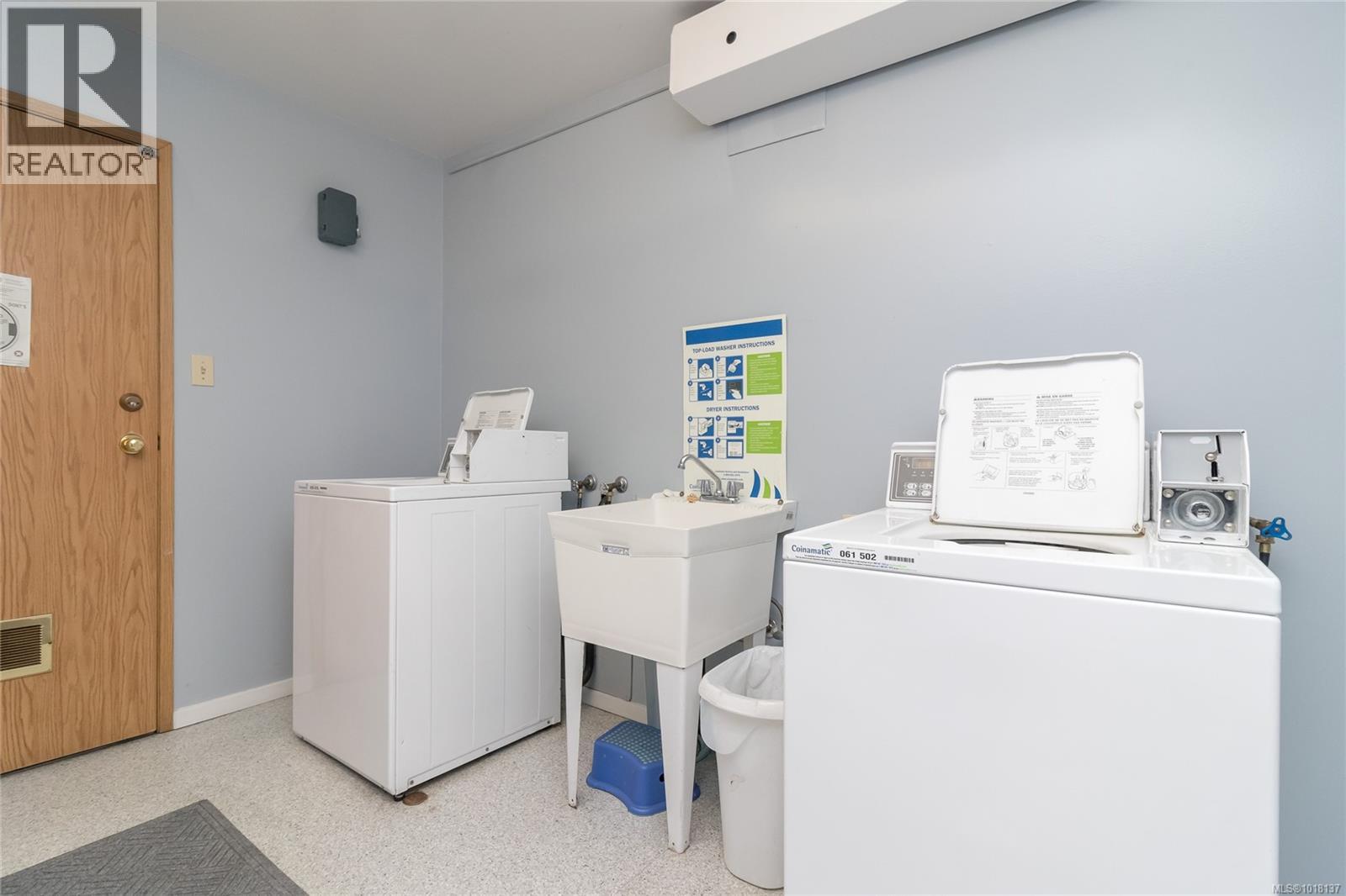 412 1655 Begbie Street, Victoria