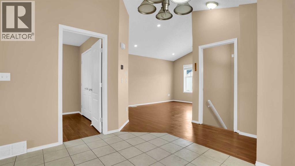 Single Family House Bi-level for Sale in  saddlefield Road NE Taradale Calgary 