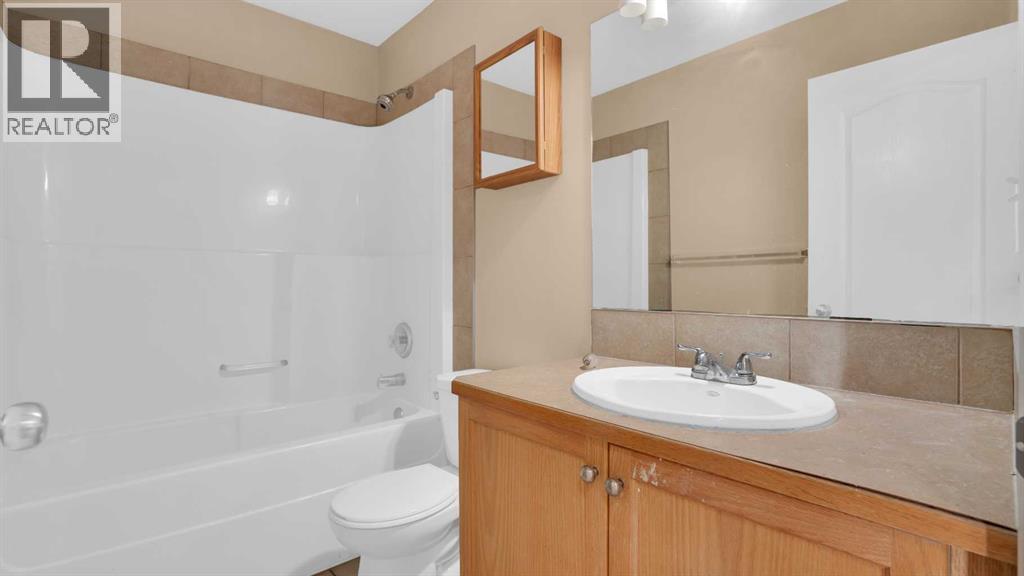 Single Family House Bi-level for Sale in  saddlefield Road NE Taradale Calgary 